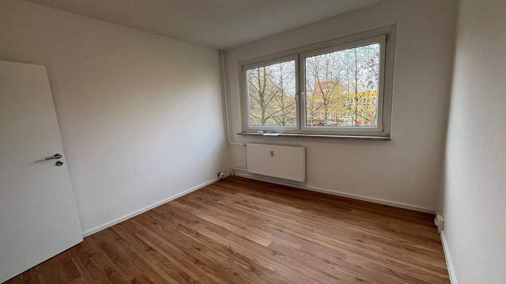 Wohnung zur Miete 250 € 3 Zimmer 60 m² 1. Geschoss frei ab sofort Dortmunder Straße 2 - 20 Neuplanitz Zwickau 08062