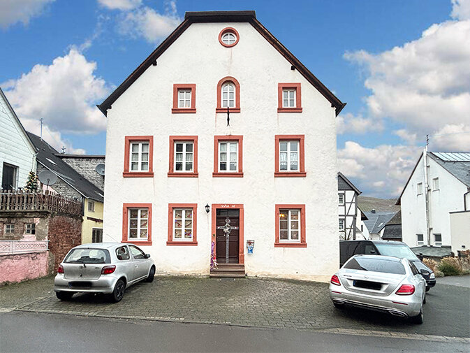 Haus zum Kauf 320.000 € 12 Zimmer 258 m²<br/>Wohnfläche 216 m²<br/>Grundstück Lösnich 54492