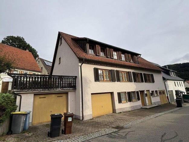 Mehrfamilienhaus zum Kauf provisionsfrei 175.000 € 7 Zimmer 170 m² 321 m² Grundstück Kirchstrasse 1 Reichenbach am Heuberg 78564