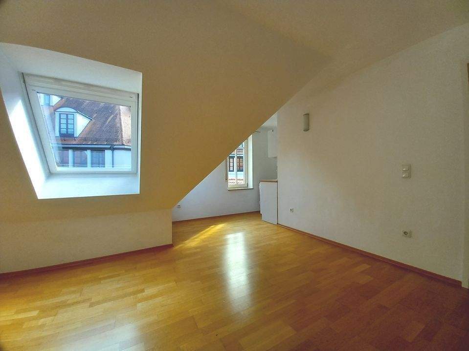 Immobilie in Nördlingen - 2 Zimmer Wohnung mit Garagenstellplatz und Einbauküche in der Innenstadt - Bild 2