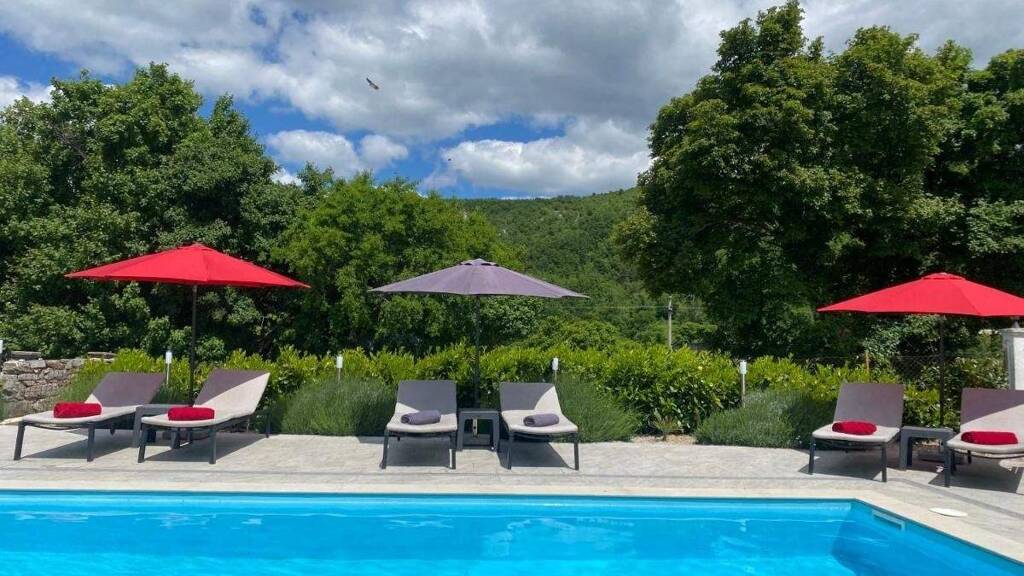 Einfamilienhaus zum Kauf 585.000 € 9 Zimmer 1.200 m² Grundstück Lupoglav 52426