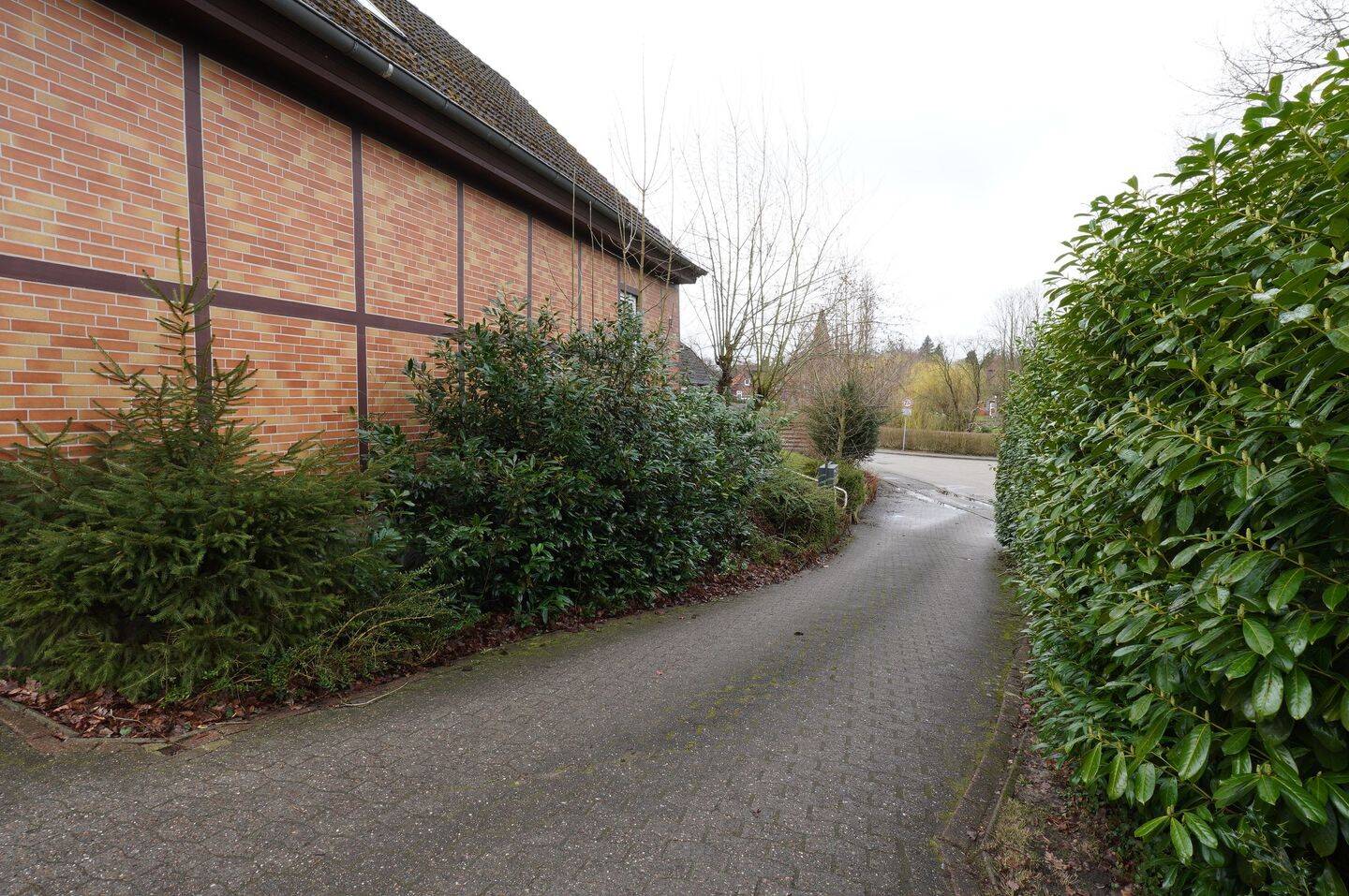 Immobilie in Bad Fallingbostel - Solides Zinshaus mit 6 Wohneinheiten und 4 Garagen! - Bild 3