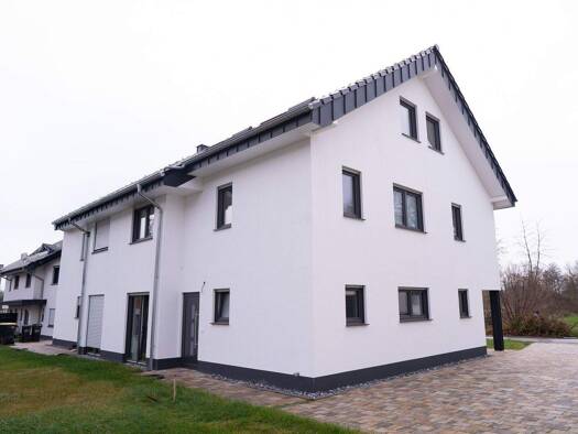 Doppelhaushälfte zum Kauf - Erstbezug 630.000 € 7 Zimmer 179 m² 320 m² Grundstück frei ab 31.01.2026 Bexterhagen Leopoldshöhe 33818