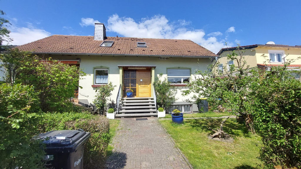 Einfamilienhaus zum Kauf 249.000 € 8,5 Zimmer 130 m²<br/>Wohnfläche 699 m²<br/>Grundstück Haldorf Edermünde-Haldorf 34295