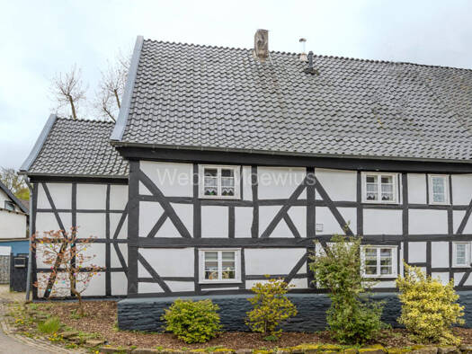 Einfamilienhaus zum Kauf 435.000 € 9 Zimmer 183 m² 537 m² Grundstück Hückhausen Wiehl 51674