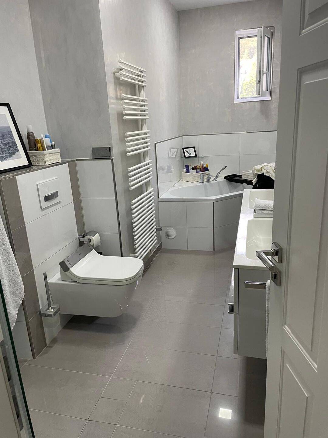 Immobilie in Dillenburg - 3- FH mit Garage, überdachtem Freisitz, Terrasse, Balkon und schönem Garten in zentraler  und doch ruhiger Wohnlage von Dillenburg - Bild 3