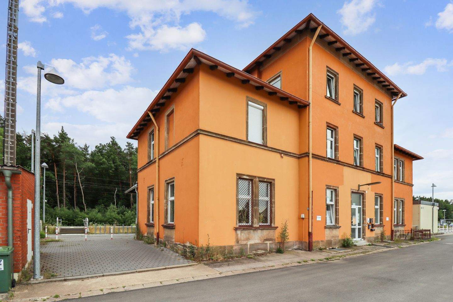 Immobilie in Petersaurach - Außergewöhnliches Mehrfamilienhaus mit attraktiver Rendite - Bild 1