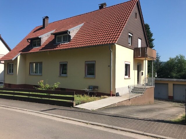 Mehrfamilienhaus zum Kauf 365.000 € 11 Zimmer 196 m²<br/>Wohnfläche 645 m²<br/>Grundstück ab sofort<br/>Verfügbarkeit Hauenstein 76846