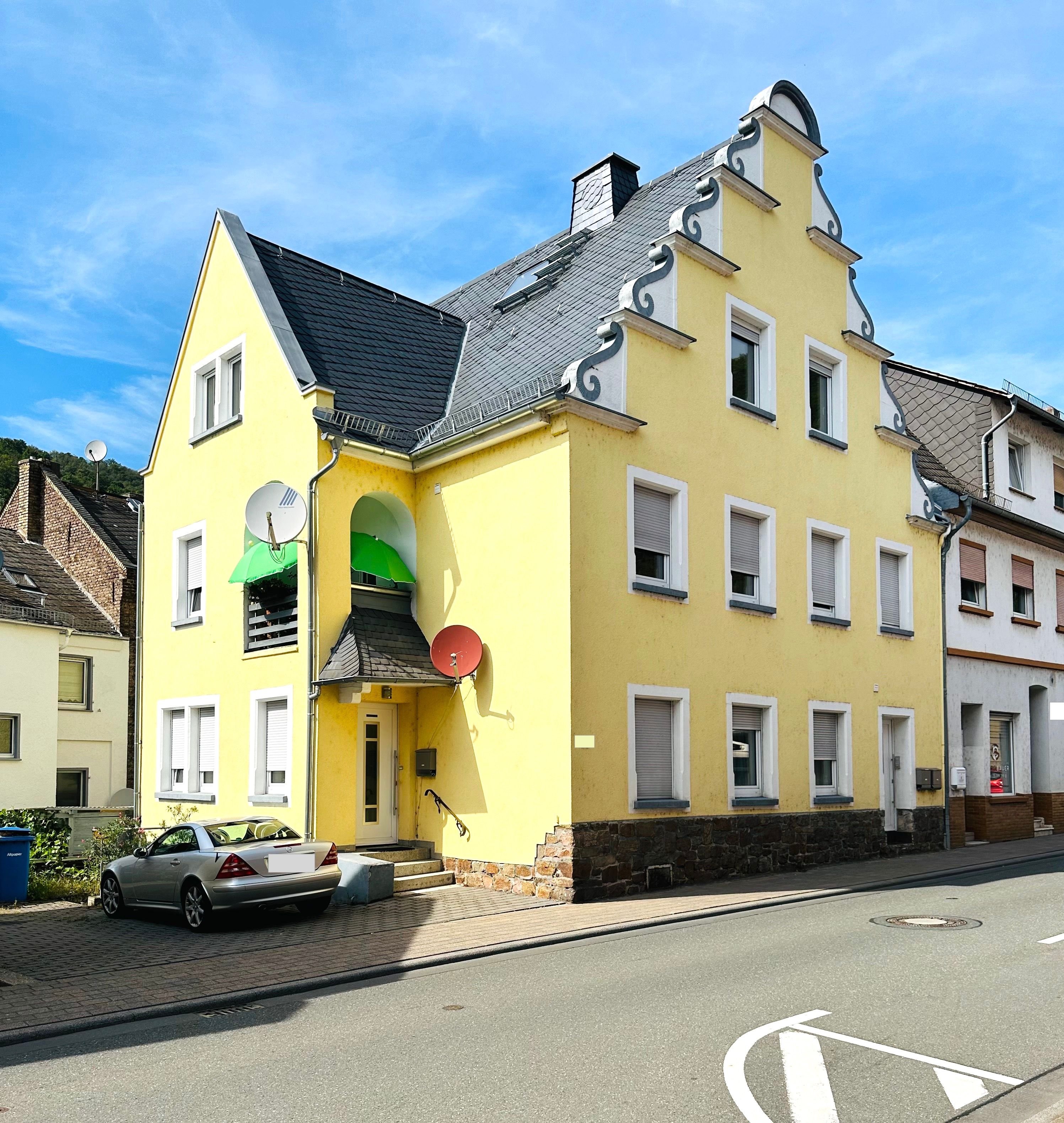 Mehrfamilienhaus zum Kauf als Kapitalanlage geeignet 395.000 € 8 Zimmer 230 m²<br/>Wohnfläche 180 m²<br/>Grundstück Schwalbacher Straße 33 Lorch Lorch 65391