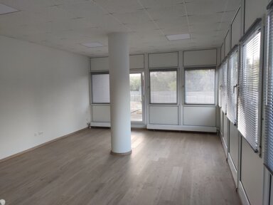 Wohnung zur Miete 390 € 1 Zimmer 60,2 m² 1. Geschoss frei ab sofort Leipziger Straße 19 Grana Grana 06712