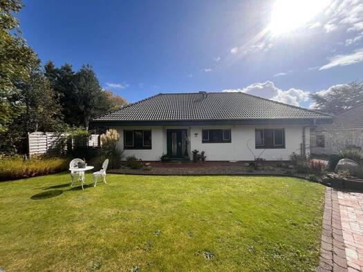 Bungalow zum Kauf 459.000 € 5 Zimmer 144 m² 944 m² Grundstück Husum 25813