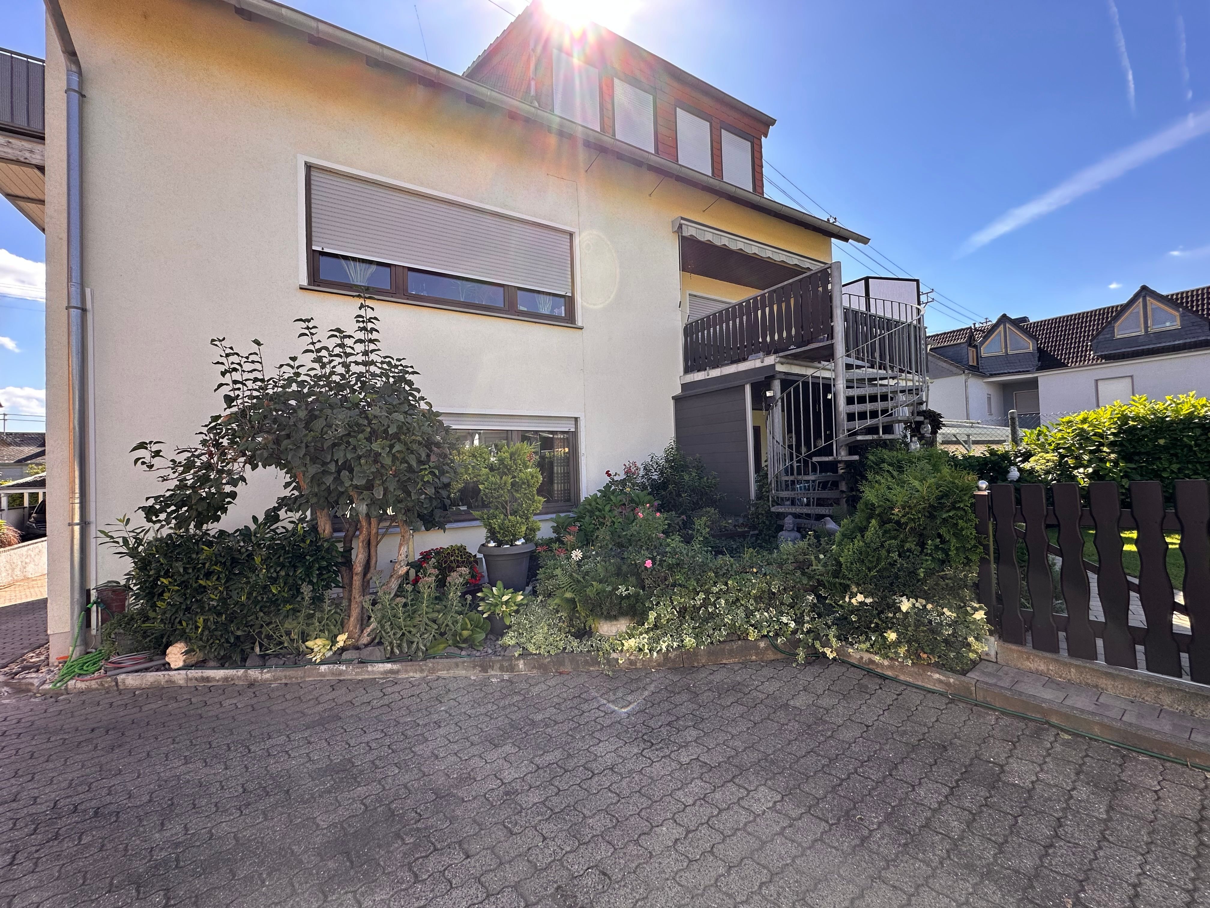 Wohnung zum Kauf provisionsfrei 240.000 € 4 Zimmer 89 m²<br/>Wohnfläche 1.<br/>Geschoss Professor Müller 35 Grundschule Miesenheim 1 Andernach 56626