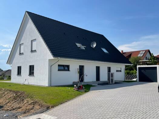 Doppelhaushälfte zur Miete 1.395 € 4,5 Zimmer 122 m² 510 m² Grundstück frei ab 01.03.2026 Wülfershausen Wülfershausen an der Saale 97618