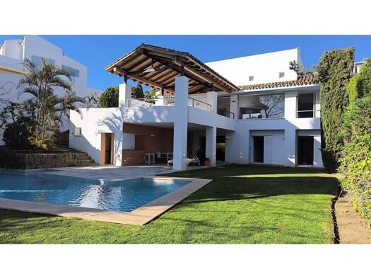 Chalet zur Miete 8.999 € 5 Zimmer 111 m² 2.000 m² Grundstück Marbella 29601