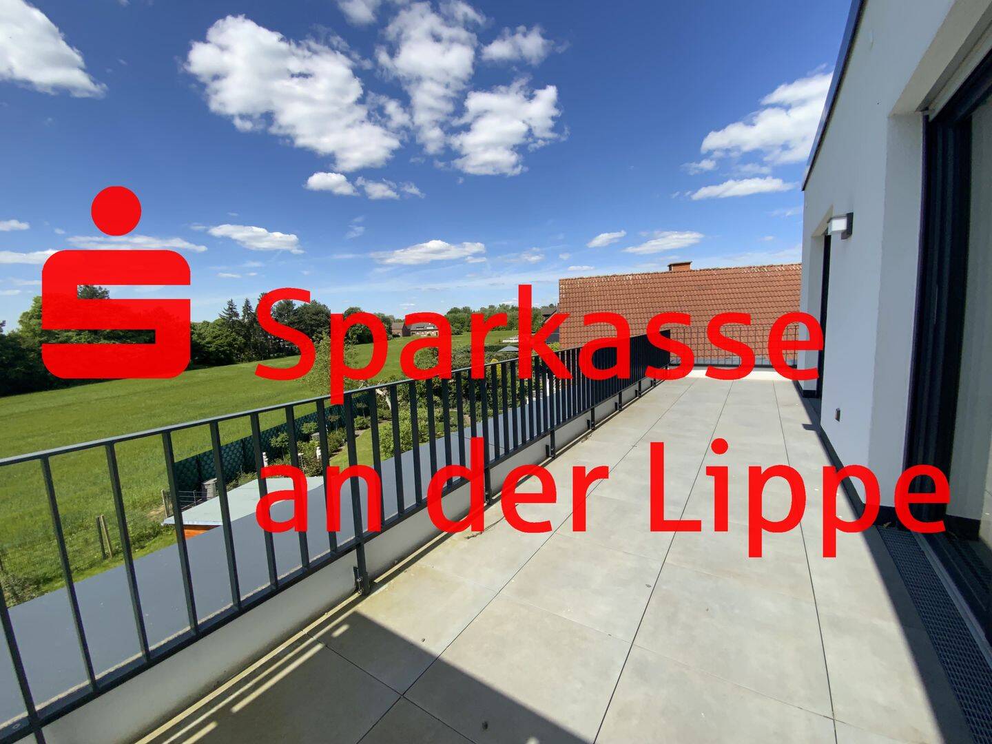 HOCH HINAUS MIT BLICK INS GRÜNE