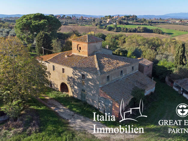 Bauernhaus zum Kauf 980.000 € 20 Zimmer 500 m² 319.000 m² Grundstück Cortona 52044