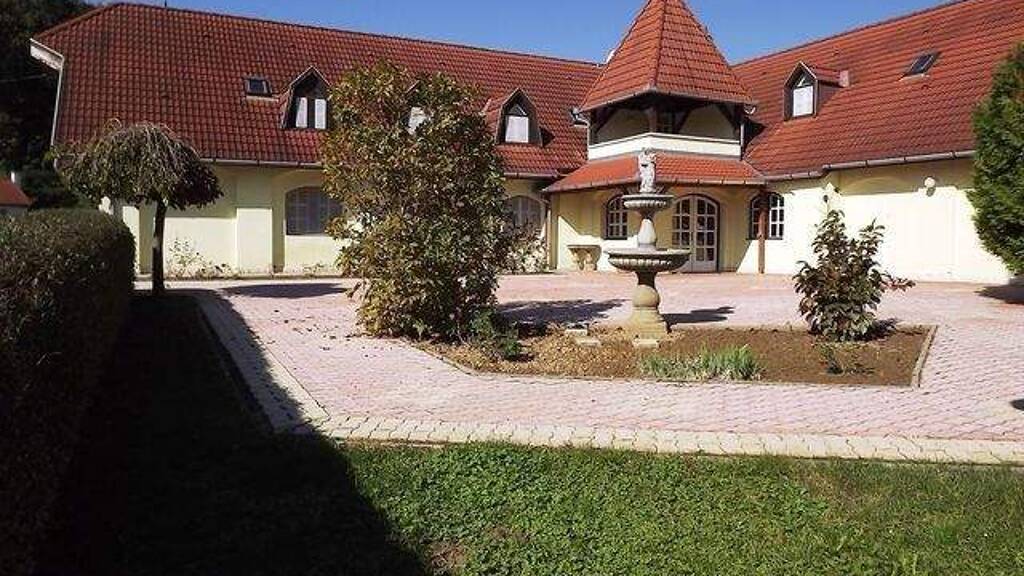 Hotel zum Kauf 1.150.000 € 38 Zimmer 3.000 m² Gastrofläche 38.726 m² Grundstück Region Kaposvár 7400