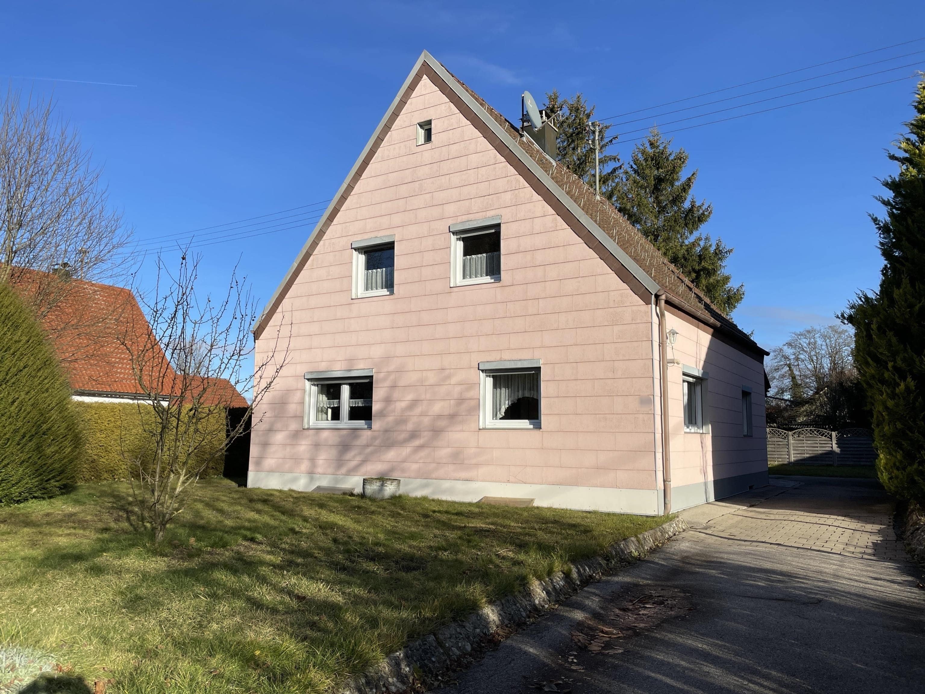 Einfamilienhaus zum Kauf 295.000 € 5 Zimmer 134 m²<br/>Wohnfläche 672 m²<br/>Grundstück ab sofort<br/>Verfügbarkeit Amberg 86854