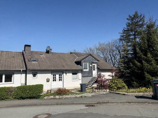 Reihenendhaus zum Kauf 248.000 € 9 Zimmer 275 m² 732 m² Grundstück Bad Berleburg 57319