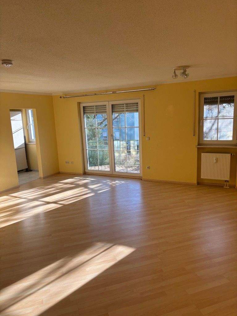 Immobilie in Ampfing - Helle u. lichtdurchflutete sowie aktuell leerstehende Eigentumswohnung für Kapitalanleger oder Eigennutzung - Bild 1