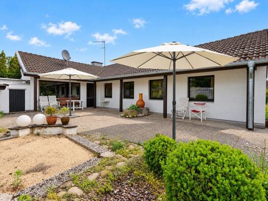 Bungalow zum Kauf 385.000 € 5 Zimmer 139,3 m² 1.071 m² Grundstück Ludwigstraße 3 Schlangen Schlangen 33189