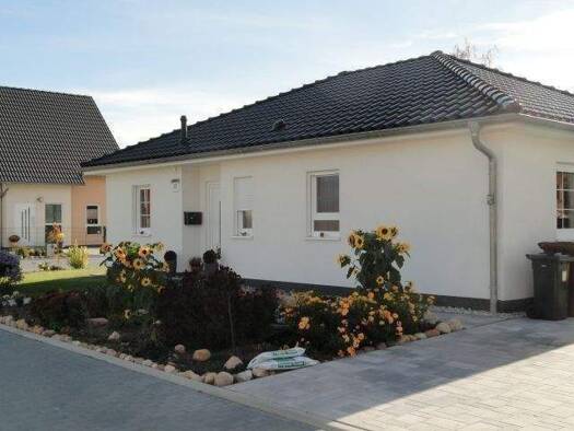 Einfamilienhaus zum Kauf provisionsfrei 289.500 € 3 Zimmer 80 m² 517 m² Grundstück Straße des Friedens 28 Sangerhausen 06526