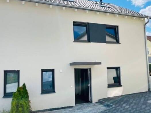 Doppelhaushälfte zur Miete 1.870 € 5 Zimmer 148 m² 215 m² Grundstück frei ab 01.10.2026 Allersberg Allersberg 90584