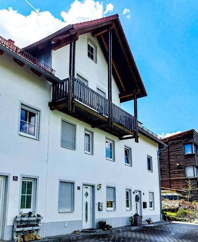 Reihenmittelhaus zum Kauf 450.000 € 6,5 Zimmer 133 m² 174 m² Grundstück Benediktinerhöhe 18 Deuerling Deuerling 93180
