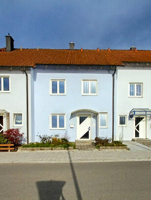 Reihenmittelhaus zum Kauf 299.000 € 4 Zimmer 103 m²<br/>Wohnfläche 211 m²<br/>Grundstück Pfreimd Pfreimd 92536