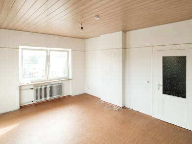 Wohnung zur Miete 385 € 3 Zimmer 96,4 m² 2. Geschoss frei ab 01.10.2025 Selb Selb 95100