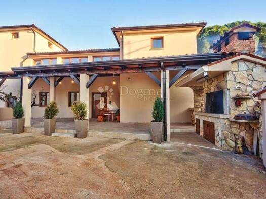 Haus zur Miete 2.950 € 10 Zimmer 274 m² Porec Luka