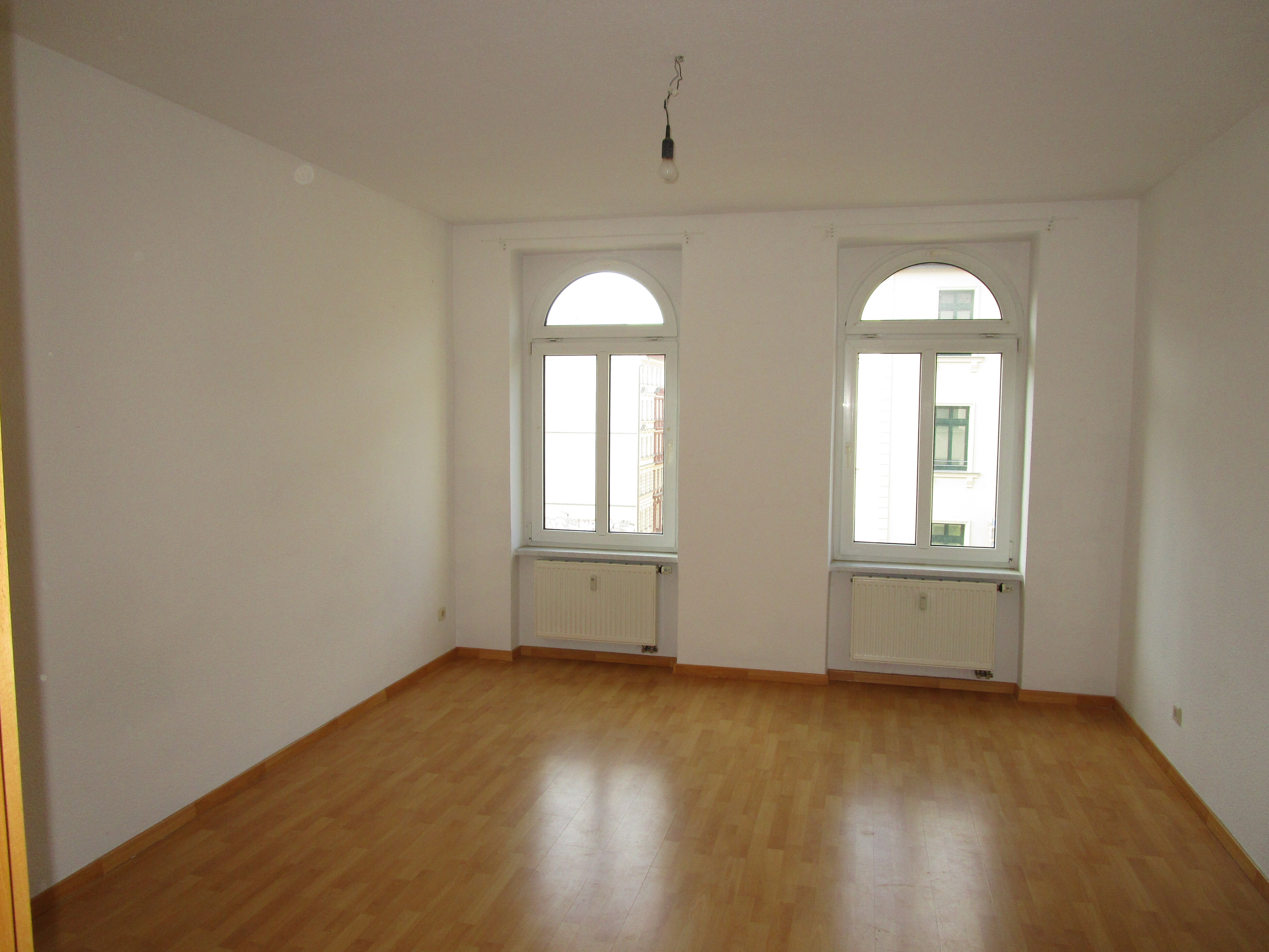 Wohnung zur Miete 577 € 2 Zimmer 79,1 m²<br/>Wohnfläche 2.<br/>Geschoss 01.04.2025<br/>Verfügbarkeit Neustadt-Neuschönefeld Leipzig 04315