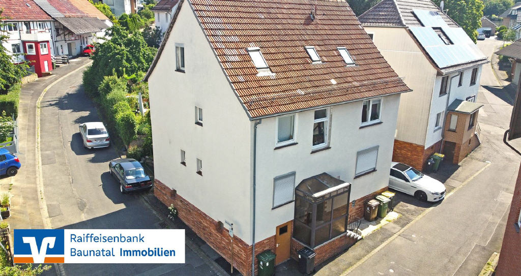 Einfamilienhaus zum Kauf 349.000 € 8 Zimmer 211 m²<br/>Wohnfläche 542 m²<br/>Grundstück Kirchbauna Baunatal-Kirchbauna 34225