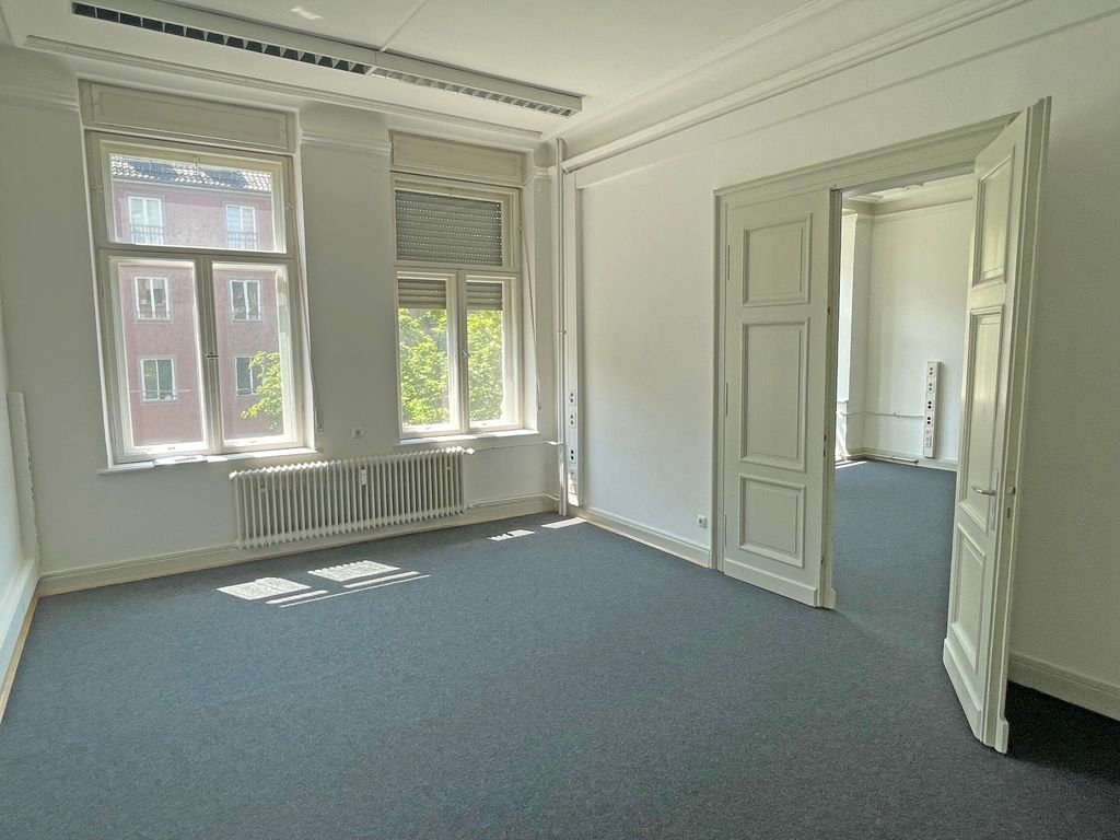 Bürofläche zur Miete 8,90 € 422 m²<br/>Bürofläche ab 209 m²<br/>Teilbarkeit Bahnhofs- und Bismarckviertel Augsburg 86150