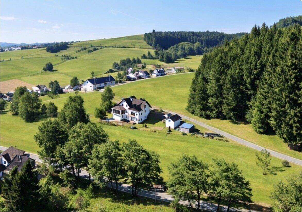 Immobilie in Bad Berleburg - Traumhaftes modernes Ferienhaus in herrlicher Lage mit Blick ins Grüne - Bild 2