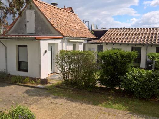 Bungalow zur Miete 725 € 2 Zimmer 60 m² 80 m² Grundstück frei ab sofort Griesheim 64347