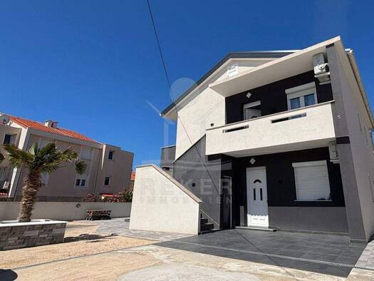 Mehrfamilienhaus zum Kauf 690.000 € 9 Zimmer 139 m² 345 m² Grundstück Novalja 53291