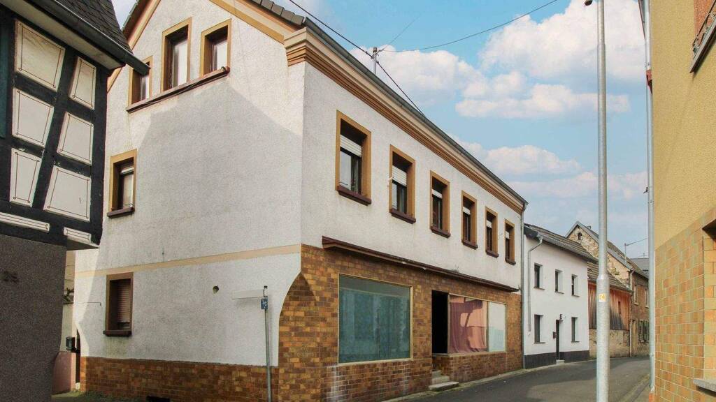 Mehrfamilienhaus zum Kauf als Kapitalanlage geeignet 360.000 € 9 Zimmer 308 m² 500,2 m² Grundstück Leutesdorf 56599