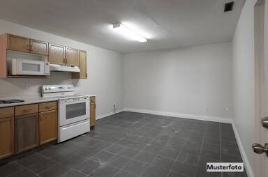 Wohnung zum Kauf 22.000 € 1 Zimmer 31 m² Glauchau Glauchau 08371