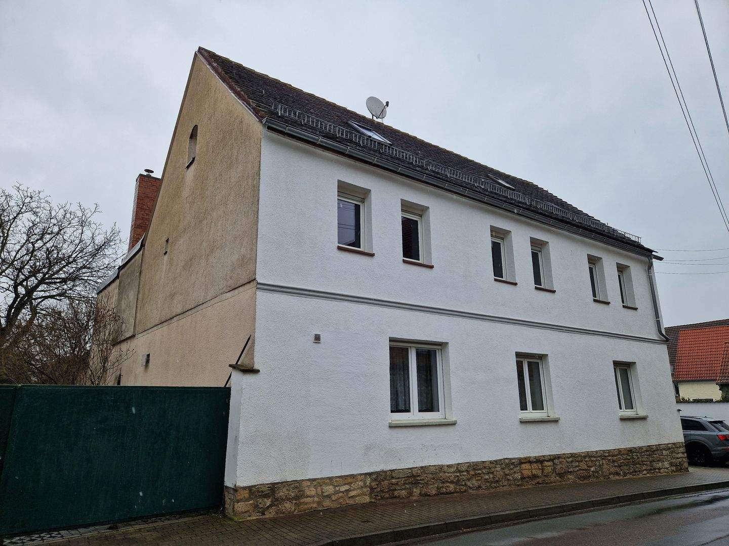 Immobilie in Goethestadt Bad Lauchstädt - Großzügiges Zweifamilienhaus mit Nebengelass, Garagen und weitläufigem Garten in Milzau - Bild 2