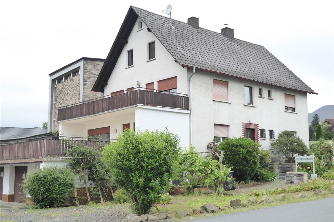 Mehrfamilienhaus zum Kauf 599.000 € 11 Zimmer 260 m²<br/>Wohnfläche 589 m²<br/>Grundstück Neuhof Neuhof , Kr Fulda 36119