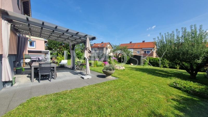 Einfamilienhaus zum Kauf 779.000 € 10 Zimmer 215 m²<br/>Wohnfläche 887 m²<br/>Grundstück Heubach Heubach (Württemberg) 73540