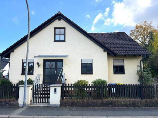 Mehrfamilienhaus zum Kauf 595.000 € 5,5 Zimmer 138 m² 626 m² Grundstück Buckenhofen Forchheim / Buckenhofen 91301