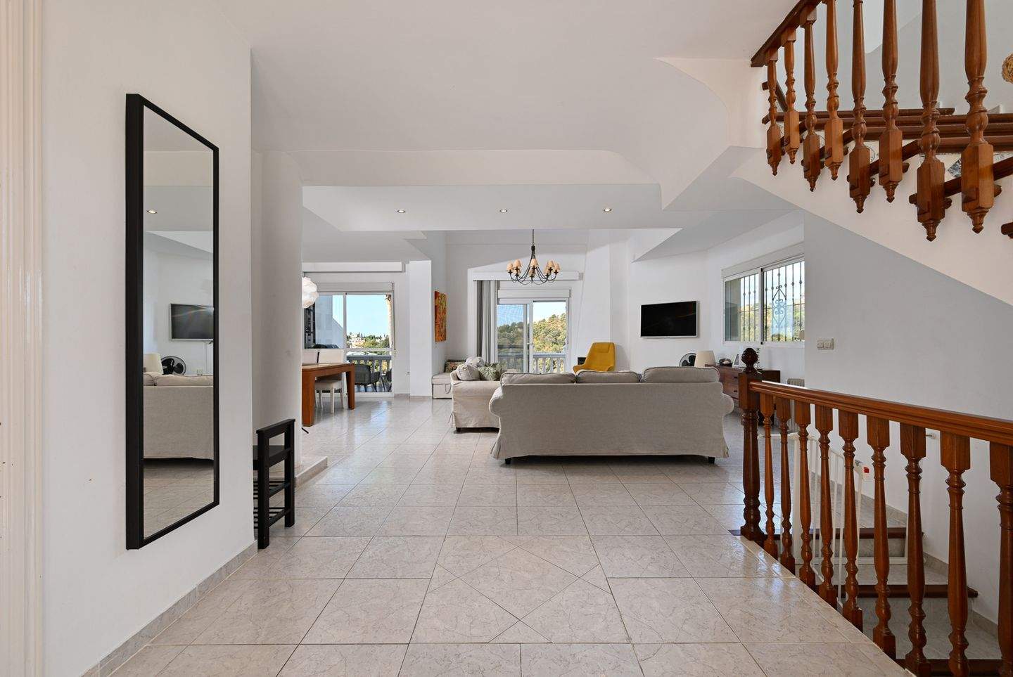 Immobilie in Wietzendorf - Großzügiges Stadthaus mit 4 Schlafzimmern in Calahonda mit Panoramablick und privatem Pool - Bild 2