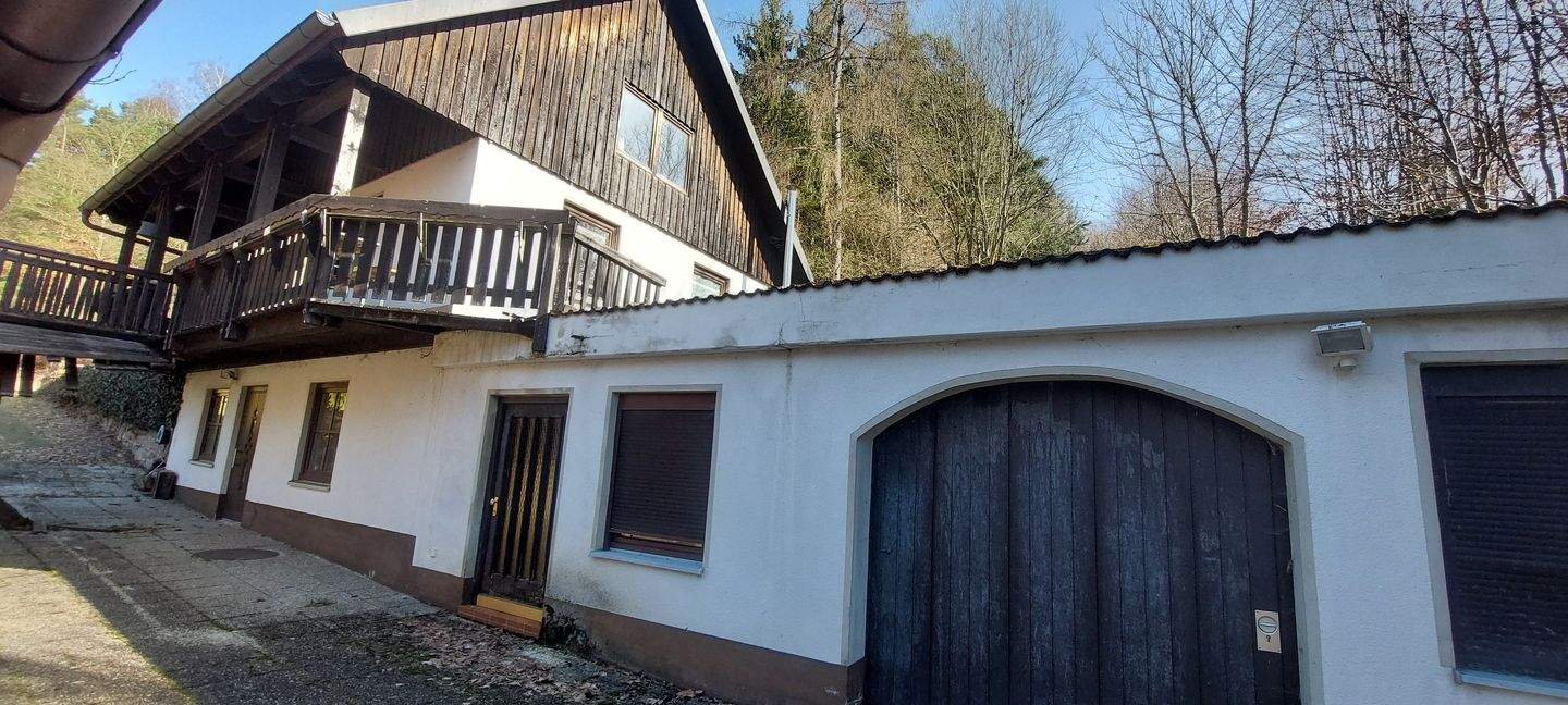 Immobilie in Leuchtenberg - Traumhafte Lage, ländliches Anwesen , 2 Häuser auf 2 Flurstücke mit 2398 m² Grund und ca. 300 m² Wohnfläche in absoluter Waldrandlage ohne Nachbarn  - Bild 3