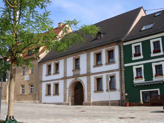 Mehrfamilienhaus zum Kauf 180.000 € 7 Zimmer 217 m² 1.078 m² Grundstück Neustadt Neustadt am Kulm 95514