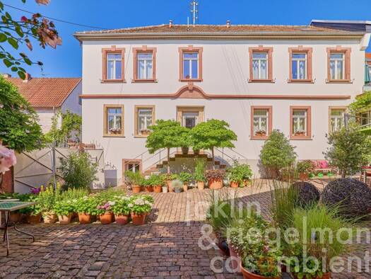 Haus zum Kauf 3.900.000 € 1.011 m² 1.759 m² Grundstück Neustadt-Stadt Neustadt an der Weinstraße 67433
