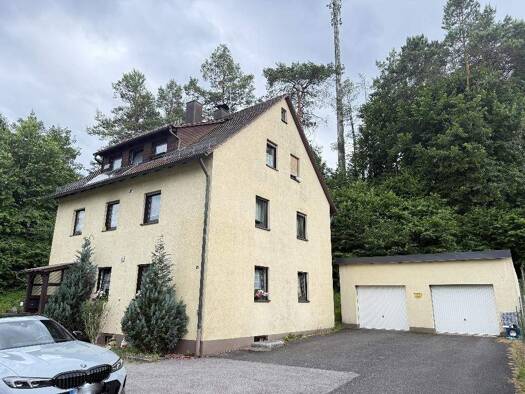 Mehrfamilienhaus zum Kauf als Kapitalanlage geeignet 269.000 € 8 Zimmer 179 m² 1.393 m² Grundstück Plecher Str. 21 Velden 91235