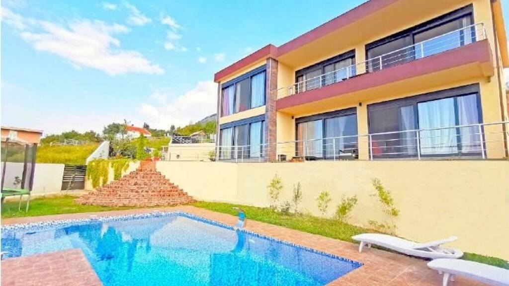 Mehrfamilienhaus zum Kauf provisionsfrei 620.000 € 5 Zimmer 260 m² 650 m² Grundstück Bar Montenegro 8500