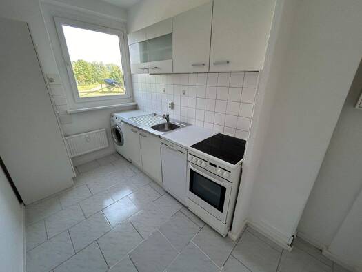 Wohnung zur Miete 294 € 2 Zimmer 50,7 m² 1. Geschoss Helmut-Welz-Straße 9 Aschersleben 06449